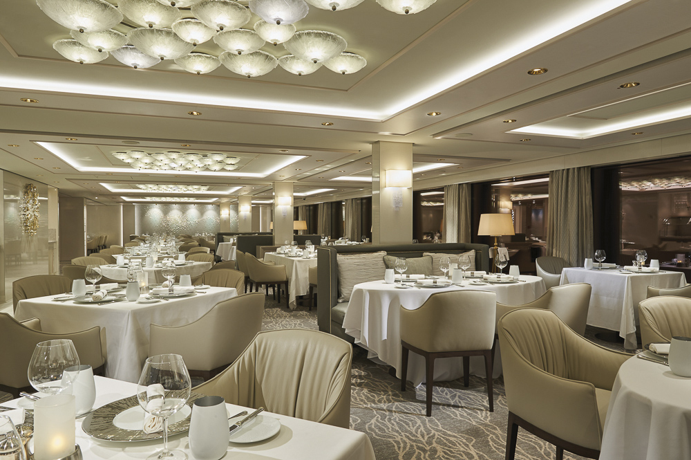 El exclusivo y refinado restaurante "The Haven", con una cuidada gastronomía y reservado únicamente a los pasajeros que viajan en suite. CRUCEROS ALASKA NORWEGIAN BLISS CRUCEROS CARIBE NORWEGIAN BLISS CRUCEROS RIVIERA MEXICANA NORWEGIAN BLISS CRUISES ALASKA CRUISES NCL NORWEGIAN BLISS CARIBBEAN NCL CRUISES NORWEGIAN BLISS #NorwegianBliss #CruiseNorwegian #Alaska #AlaskaCruises #CaribbeanCruises #AlaskaNCL #CaribbeanNCL #CrucerosEstadosUnidos #CrucerosSeatttle #SeattleCruises #NewShip #thehaven #thehavenrestaurant #ncl #thehavensuites